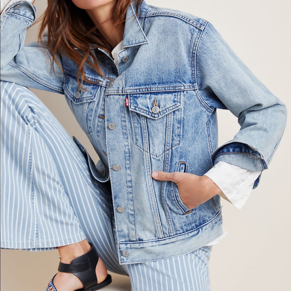 SOLD Levi’s Vintage Washed Denim Jacket 🦋